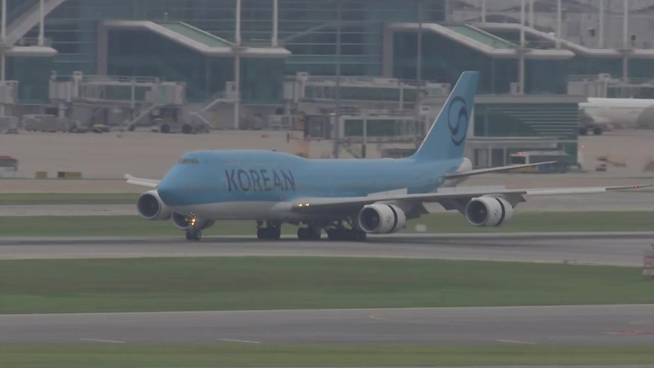 한국인 근로자들을 귀국시킨 대한항공 전세기