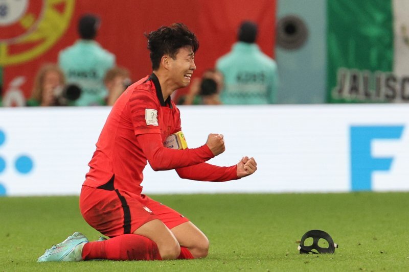 16강 진출하는 대한민국 축구팀 손흥민선수