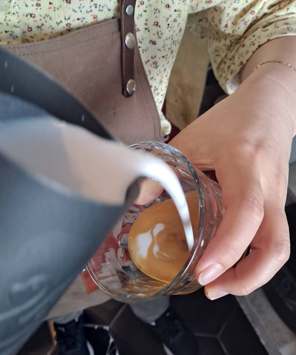 라떼아트 푸어링