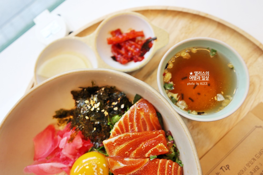 행복은간장밥 홍대점 혼밥하기 좋은 곳 간장연어새우덮밥 추천