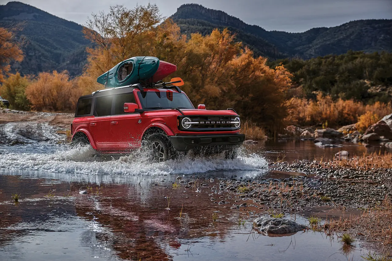 포드 브롱코 차량 이미지 측면