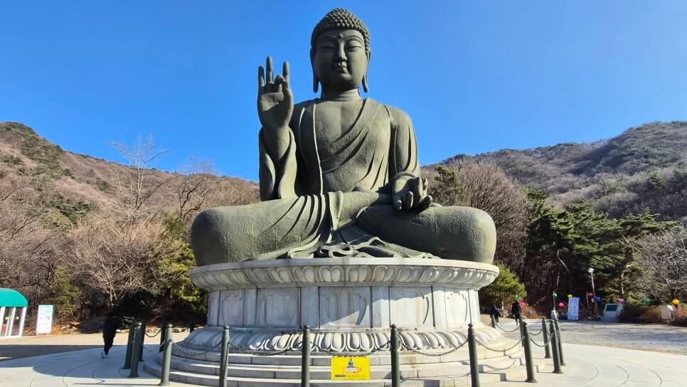 천안 각원사 : 동양 최대 청동좌불상과 겹벚꽃 명소 태조산 자락에 깃든 충청의 대표 대가람