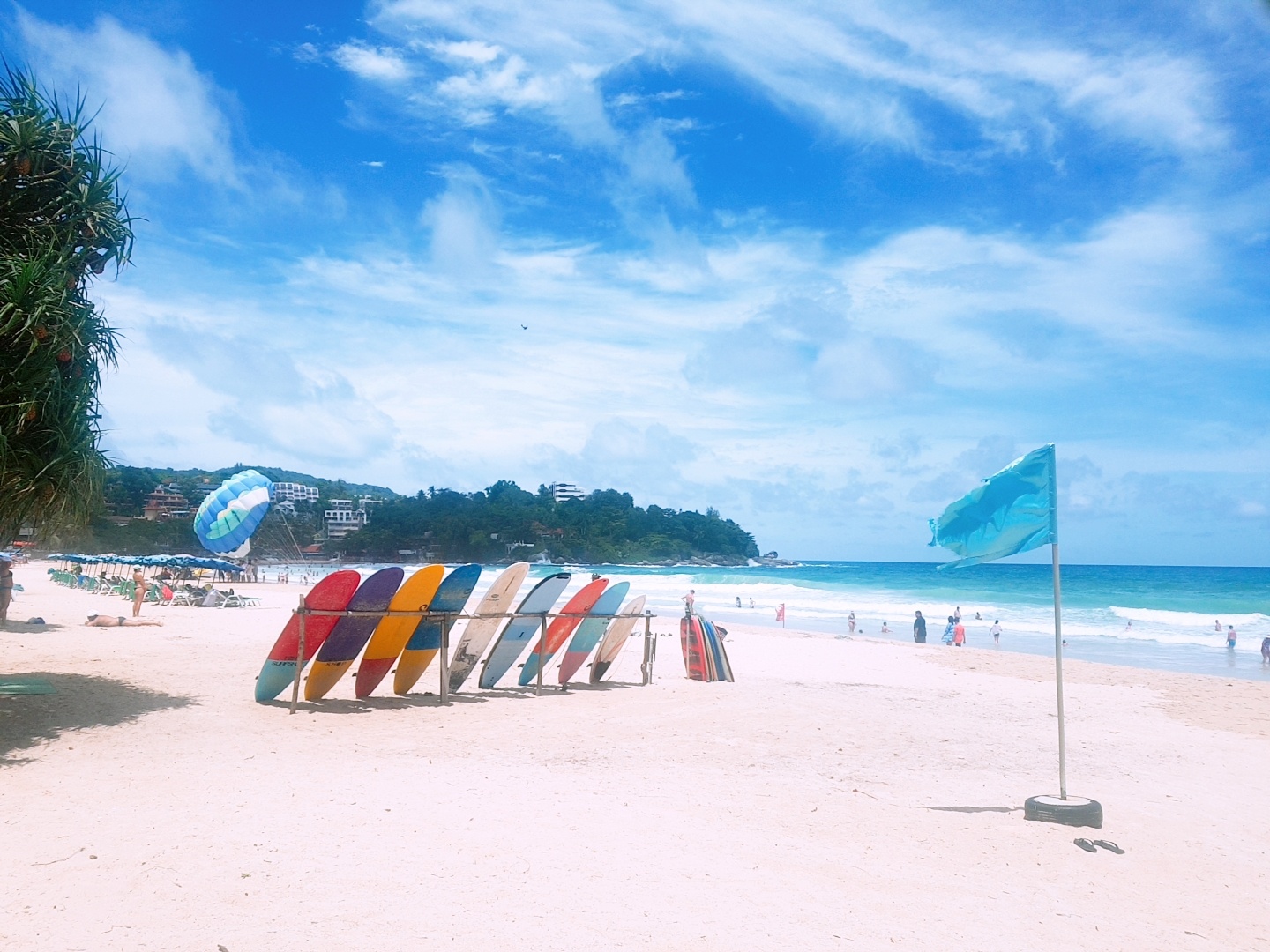 빠통 비치 전경