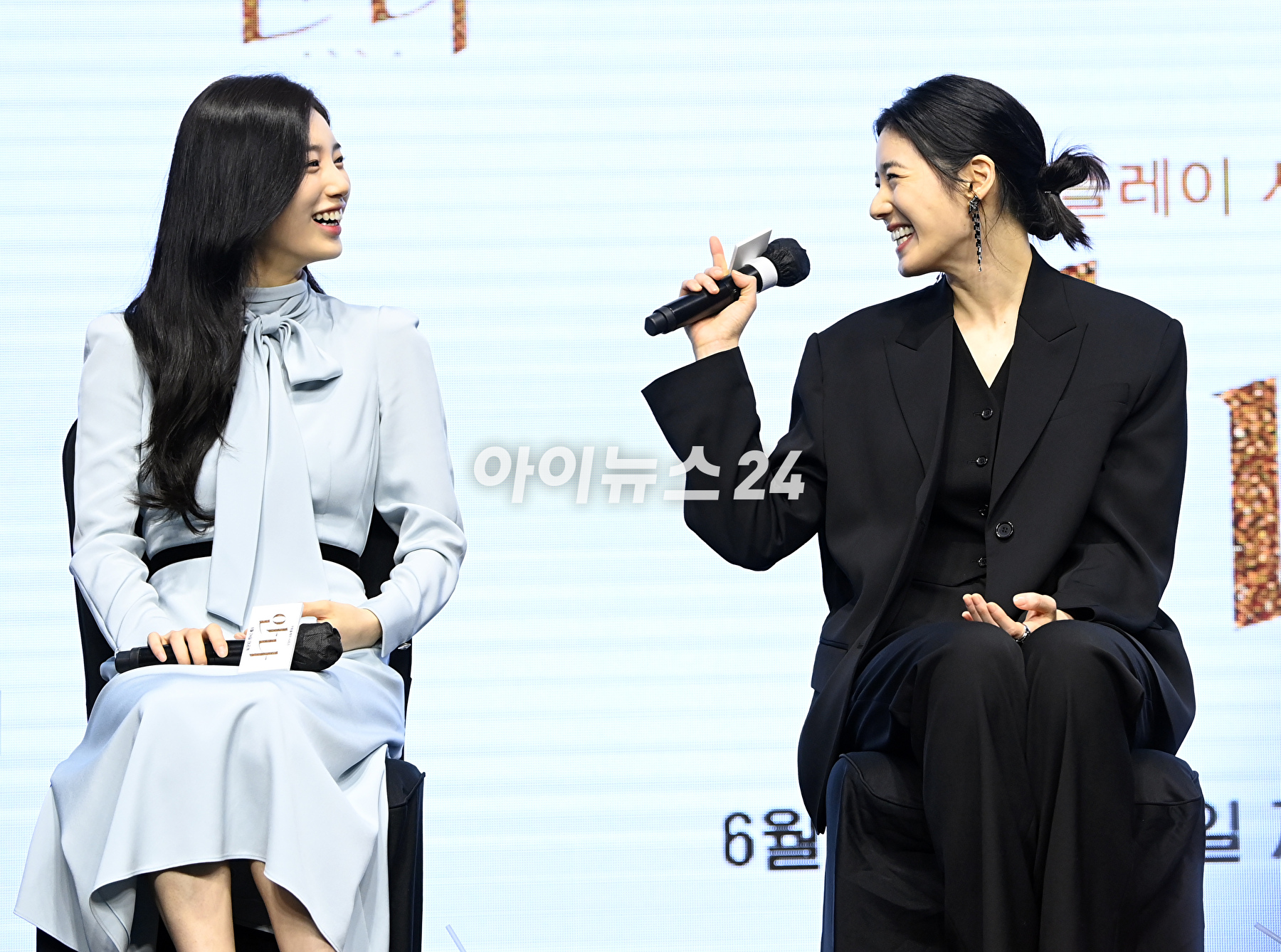 배우 수지가 21일 오전 여의도 콘래드서울에서 열린 쿠팡플레이 시리즈 '안나' 제작발표회에 참석해 포토타임을 갖고 있다. [사진=정소희 기자]