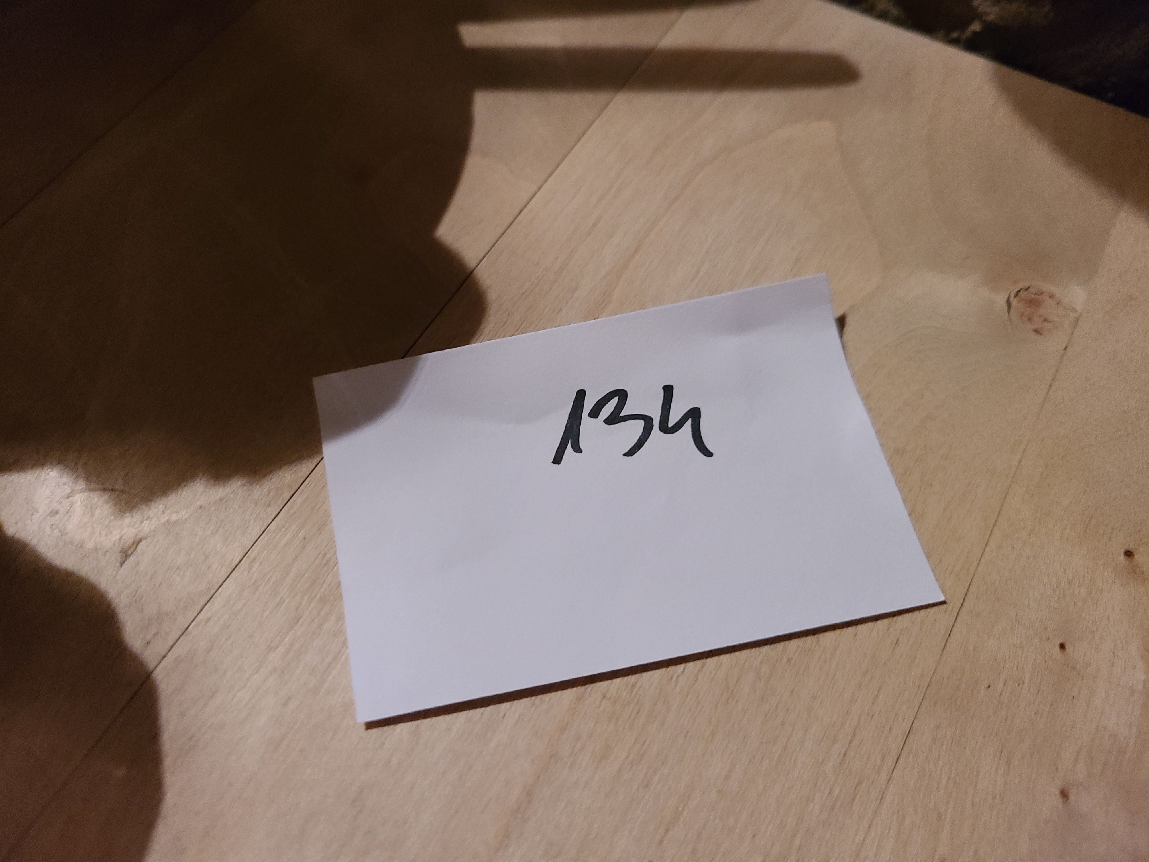 gilden im zims 테이블 번호가 적힌 종이