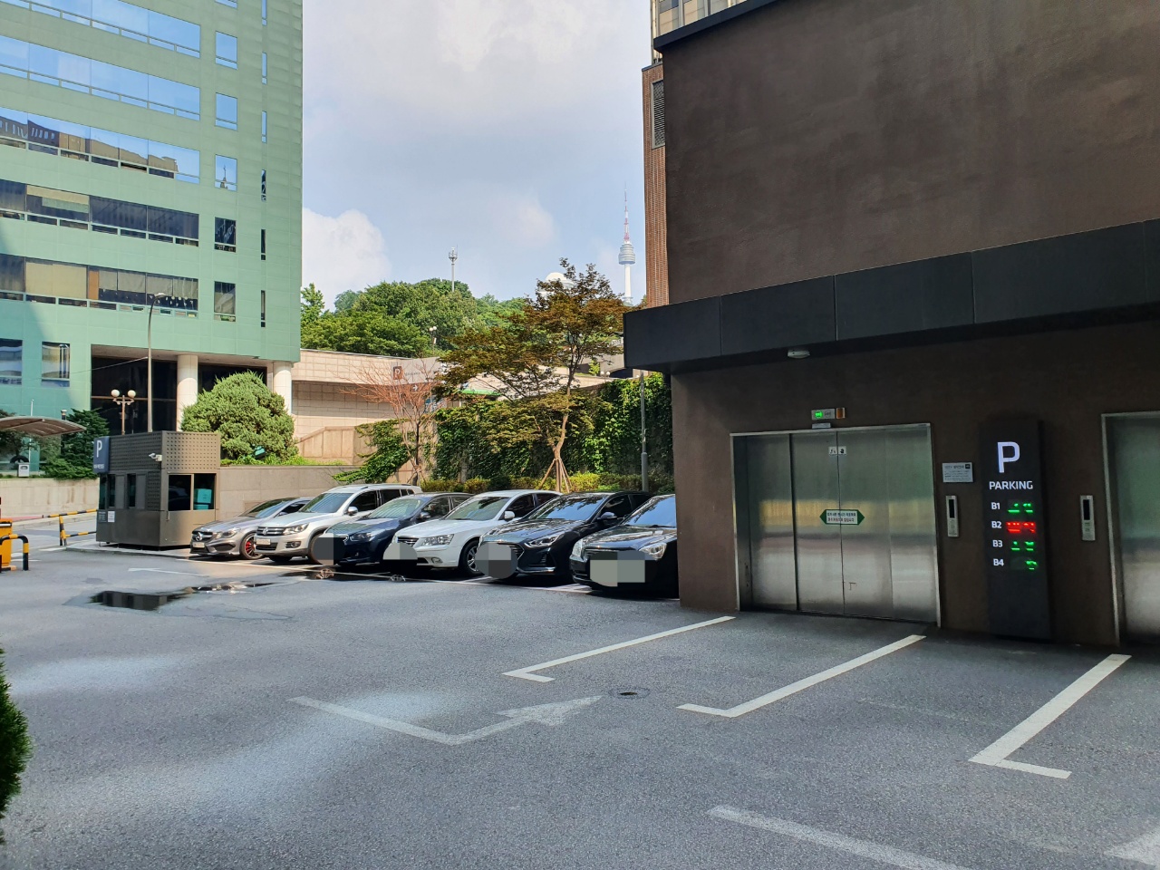 스타벅스 대우재단빌딩점 주차장