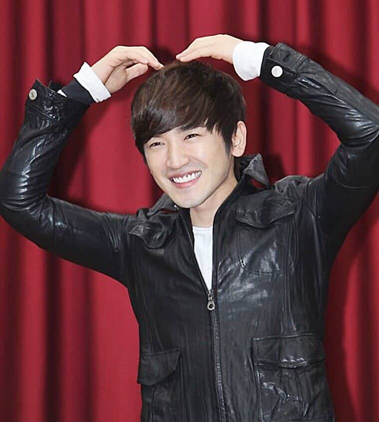 가수-이민우