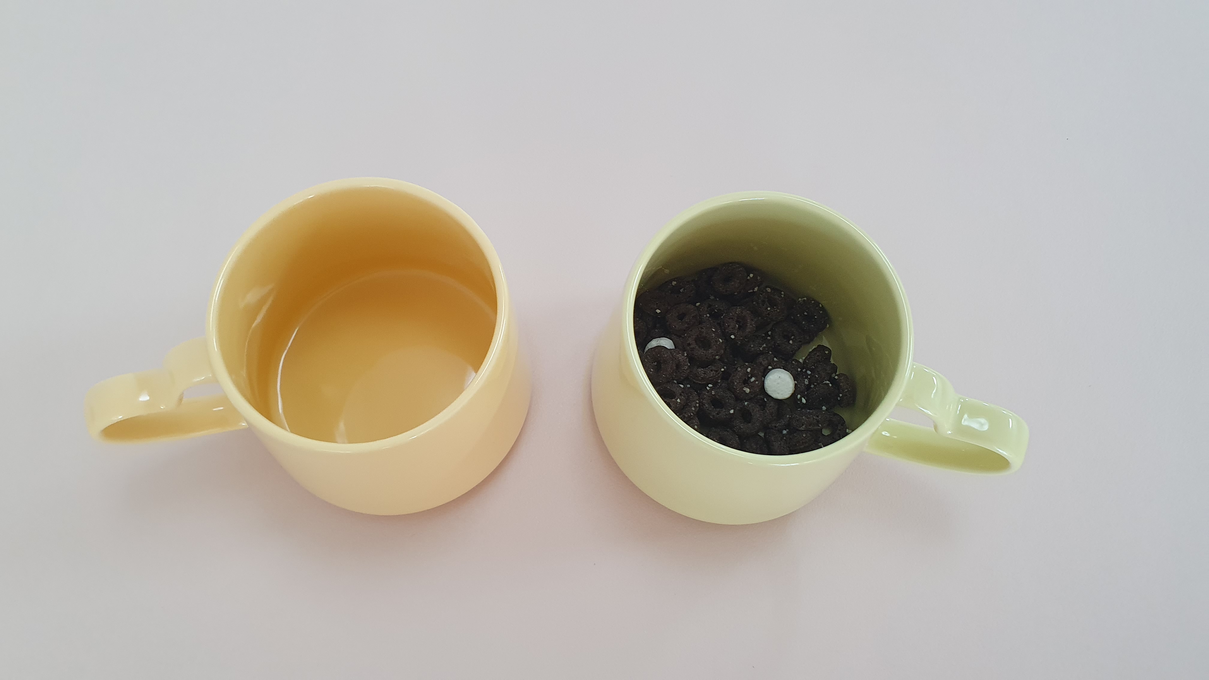 시리얼-담은-머그잔