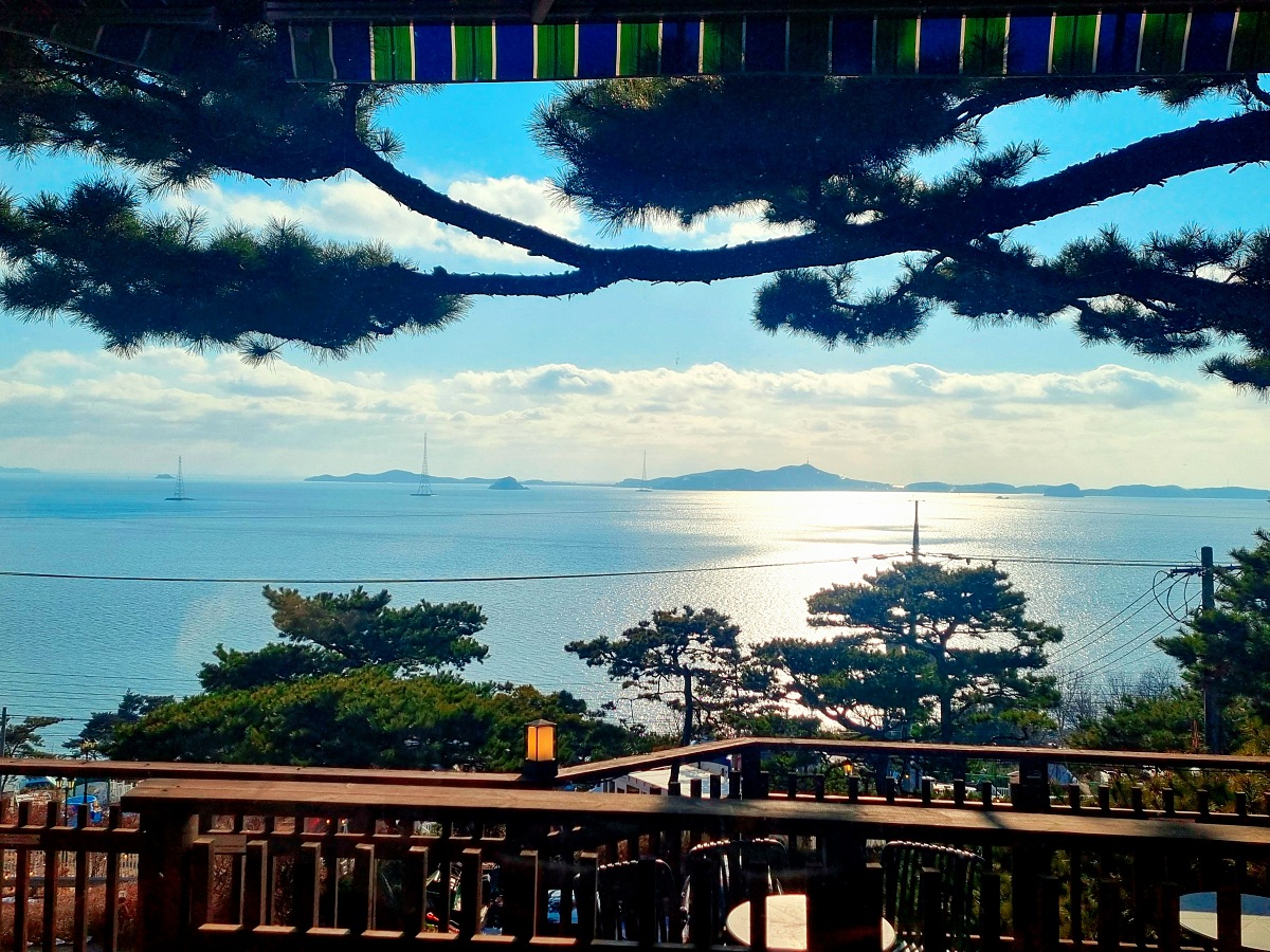 강화도 너머 석모도 노을이 예쁜 탁 트인 오션뷰 카페 &amp;#39;순간의순간&amp;#39;: 비건&amp;#44; 노밀가루 디저트&amp;#44; 무료 쿠폰