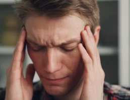 편두통 원인 증상 없애주는 간단한 습관 5가지