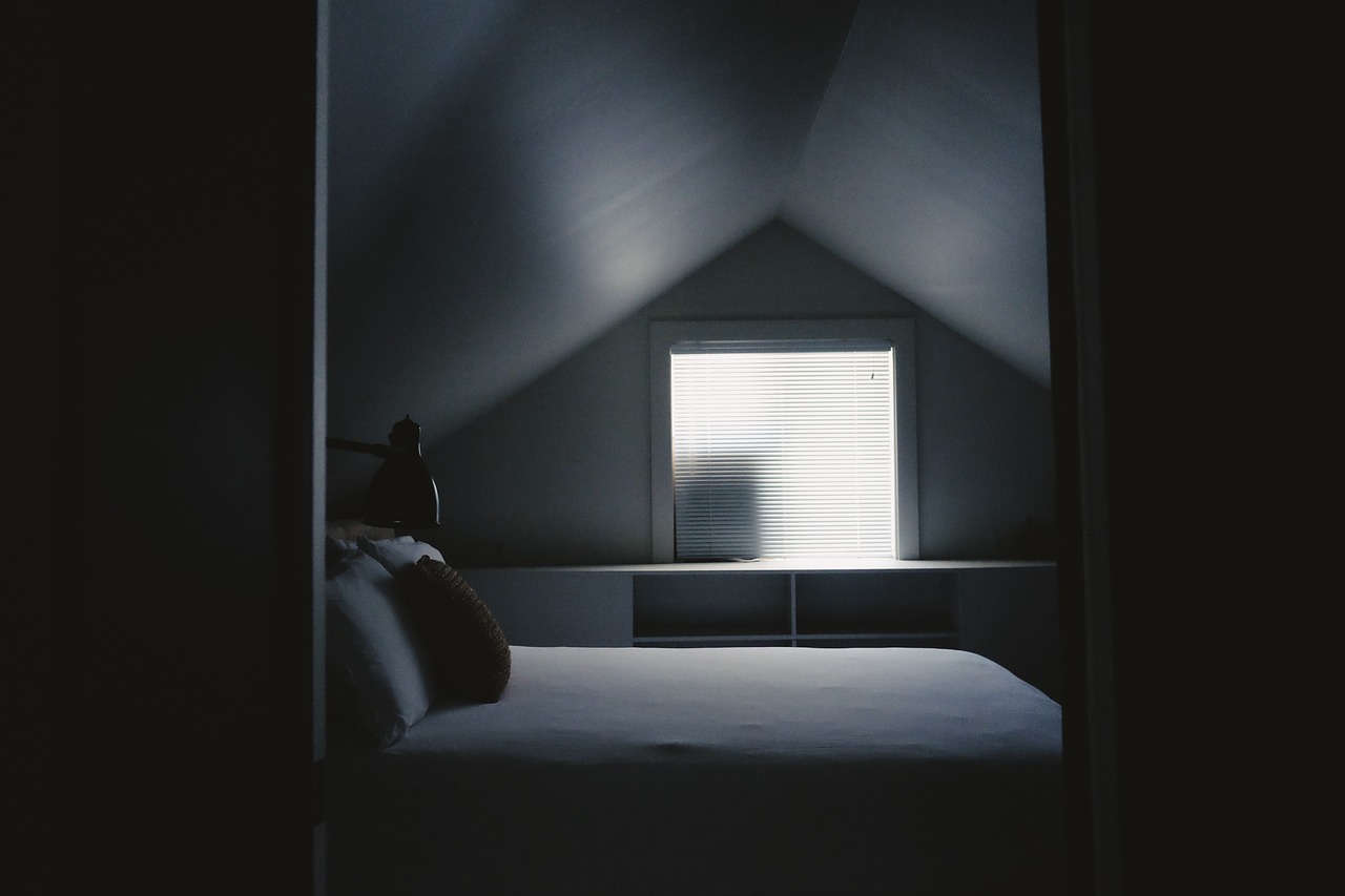 어두운 침실조명, the dim lighting in Bedroom
