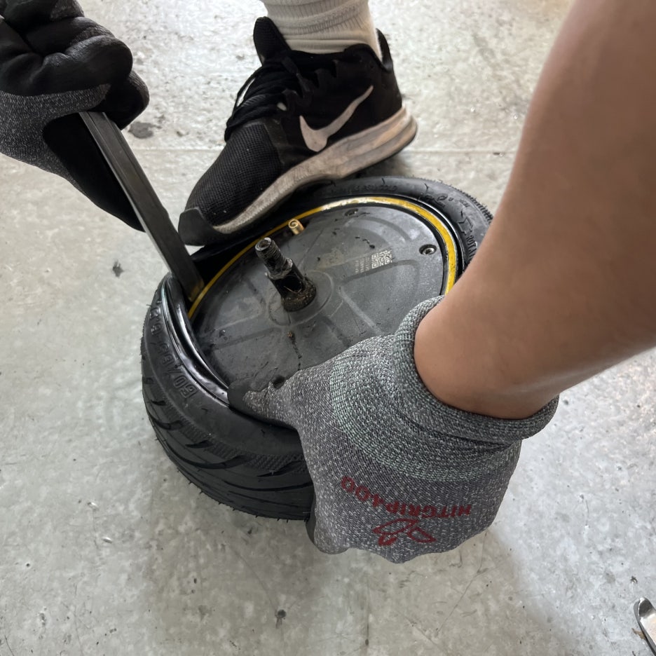 전동킥보드 수리: 나인봇 맥스 G2 AS-타이어 펑크 교체, 세그웨이 SEGWAY NINEBOT MAX, 수원 화성 동탄 광교 용인 안양 안산 오산 분당 군포