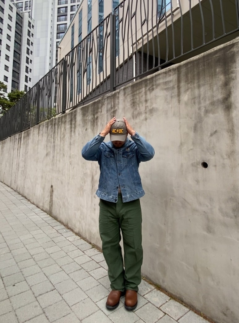 데일리룩('26. 4. 20.)아메리칸니들 ACDC 빈티지 볼캡, 무신사스탠다드 티셔츠, 칼하트 빈티지 청자켓, 무신사스탠다드 퍼티그 팬츠, 레드윙 페코스 2231 11인치 부츠