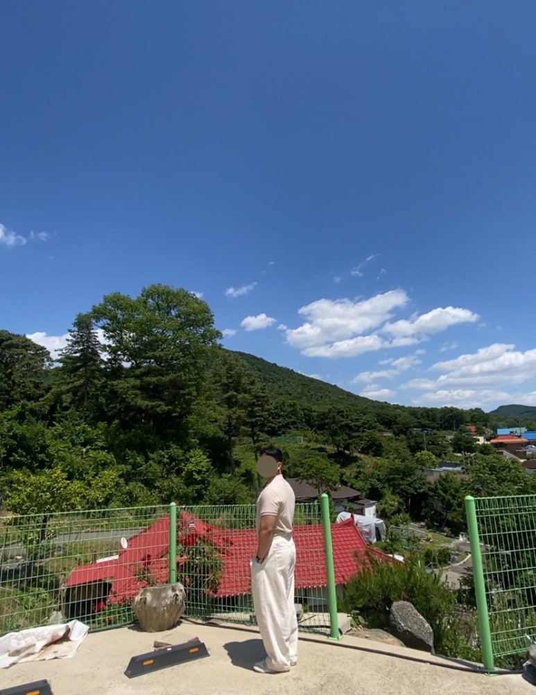 데일리룩(2024. 6. 1.)_라코스테 카라티 베이지, 루미녹스 7050 시계, 무신사스탠다드 무신사 데님 와이드 벌룬 팬츠 크림, 나이키 덩크로우 레트로 팀골드 화이트 베이지