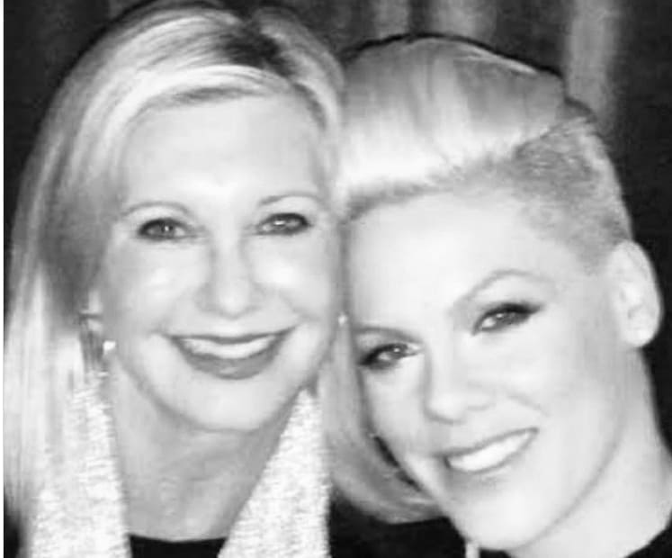 고 '올리비아 뉴튼-존'을 위한 감동적인 헌사 공연 VIDEO:Pink Performs ‘Hopelessly Devoted to You’ as a Moving Tribute to Olivia Newton-John