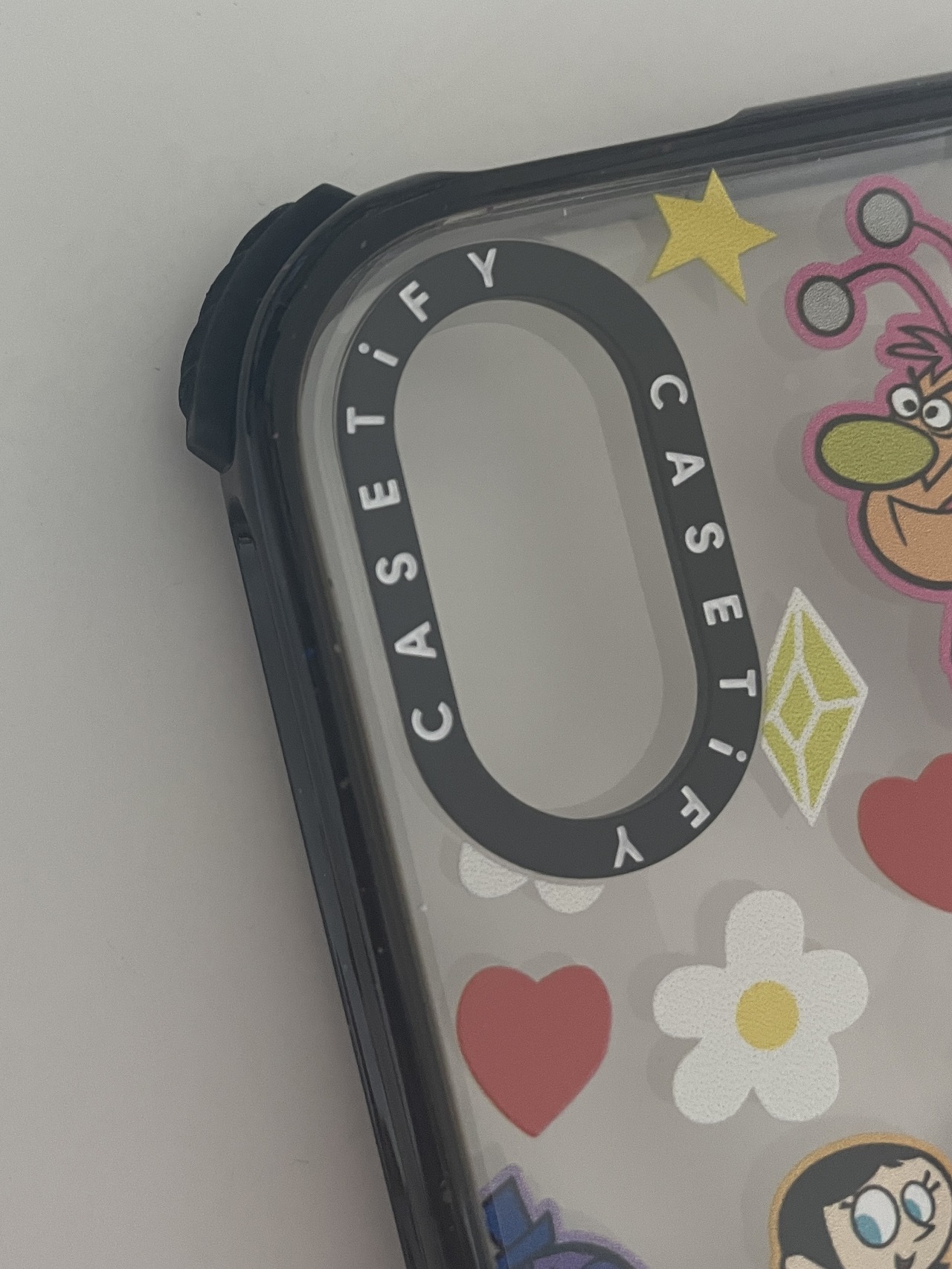 케이스 모서리 범퍼 부분.