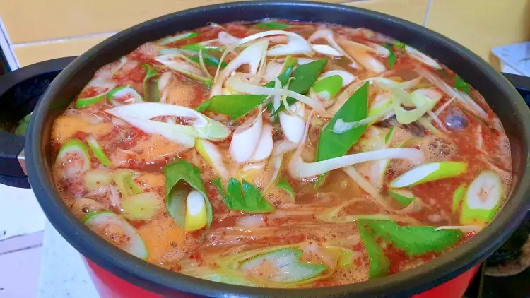 토요일은 밥이좋아 아침식사 가능한 물메기탕 꼼치탕 소고기뭇국 맛있는 식당 군산 리얼 현지인 맛집 추천 토밥즈 방송정보