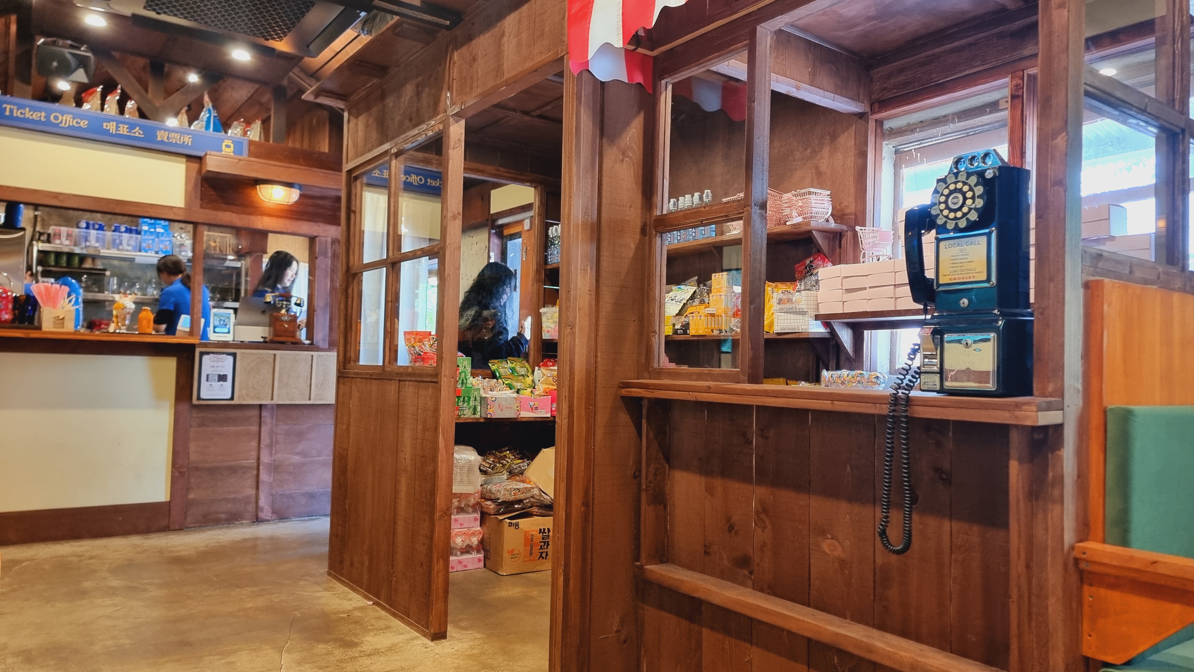 제주 이색 카페 비밀역 서귀포 카페