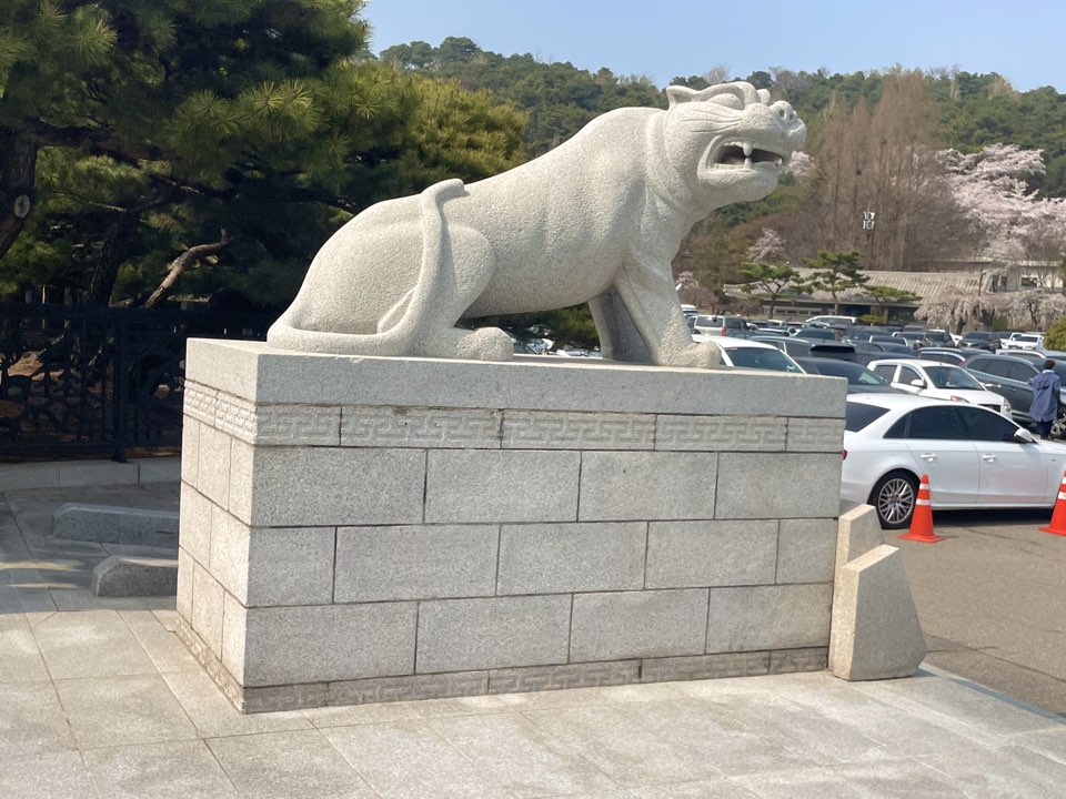 현충탑