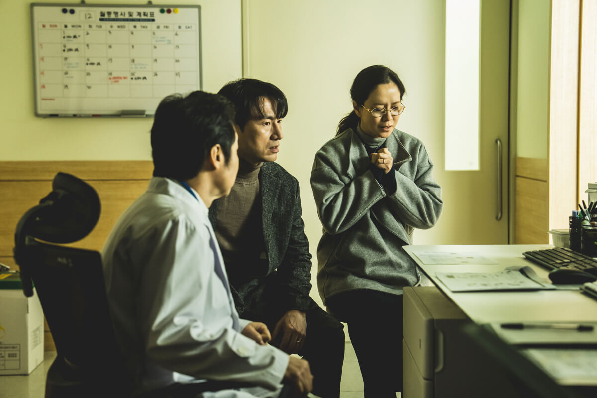 영화 구원자 출연진 줄거리 등장인물 결말 해석
