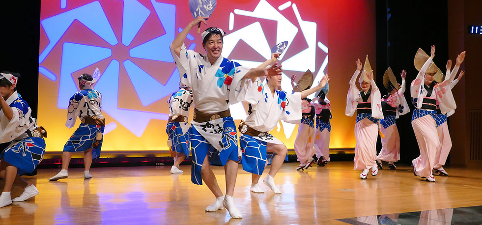 아와오도리 회관 내 공연 모습