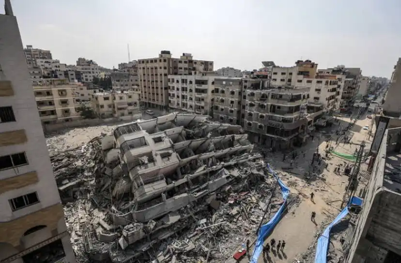 로켓포-공격으로-부서진-건물들