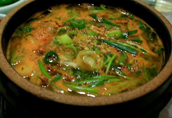 40~60대 건강 지키는 흑염소탕 효능과 집에서 끓이는 법