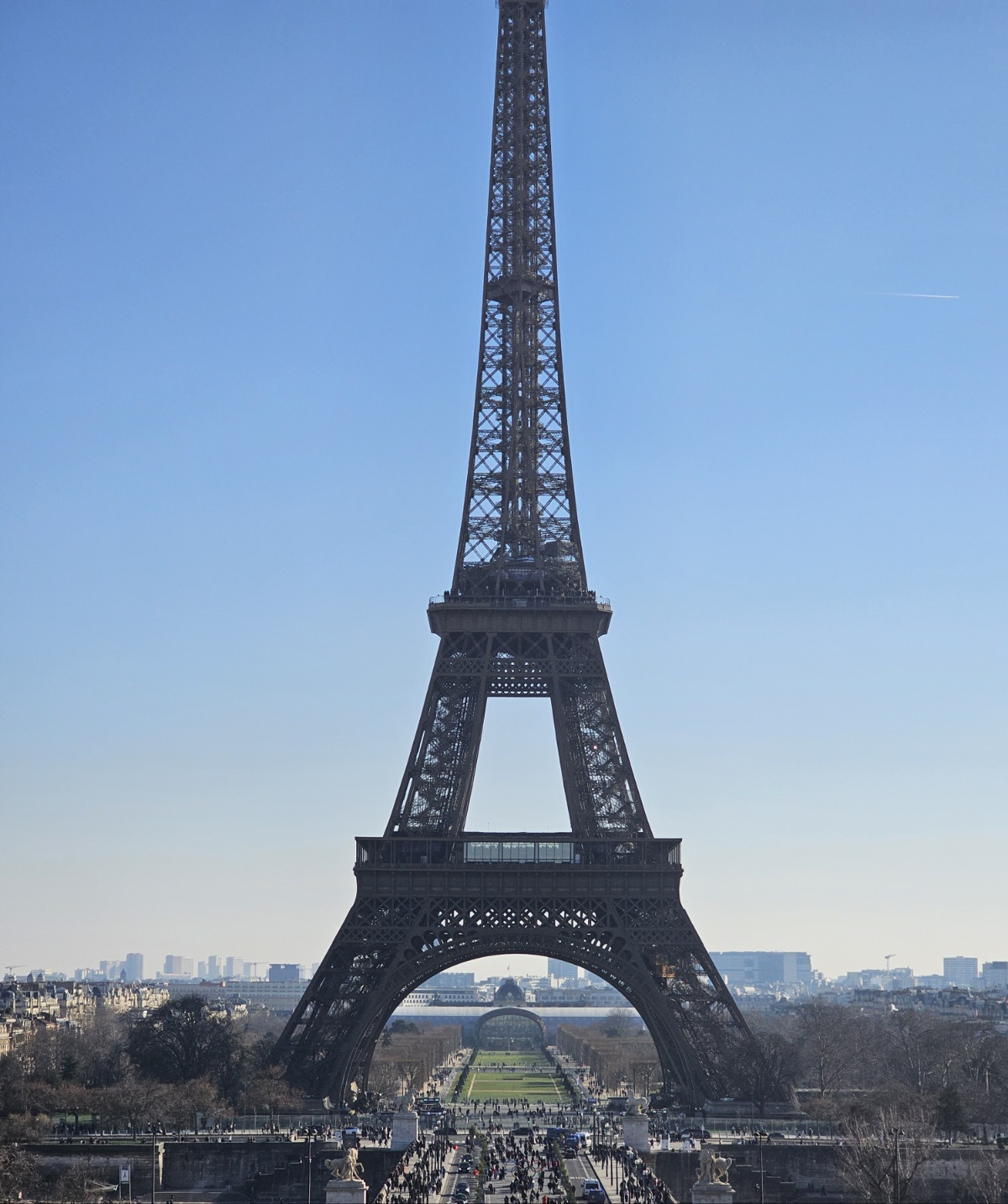 파리의 대표적인 피사의 사탑