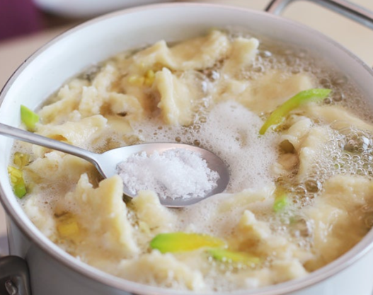 강력분과 박력분을 소량씩