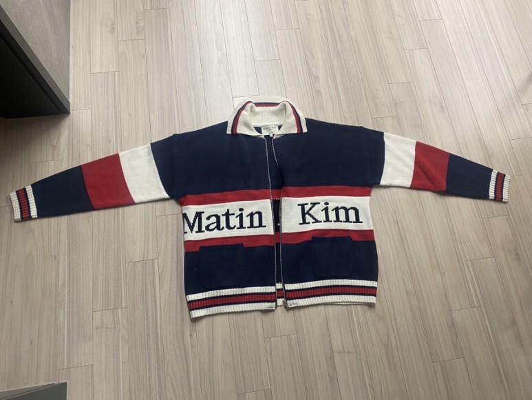 마뗑킴 Matin Kim 가디건 카디건 SPELL COLLAR ZIP CARDIGAN IN NAVY