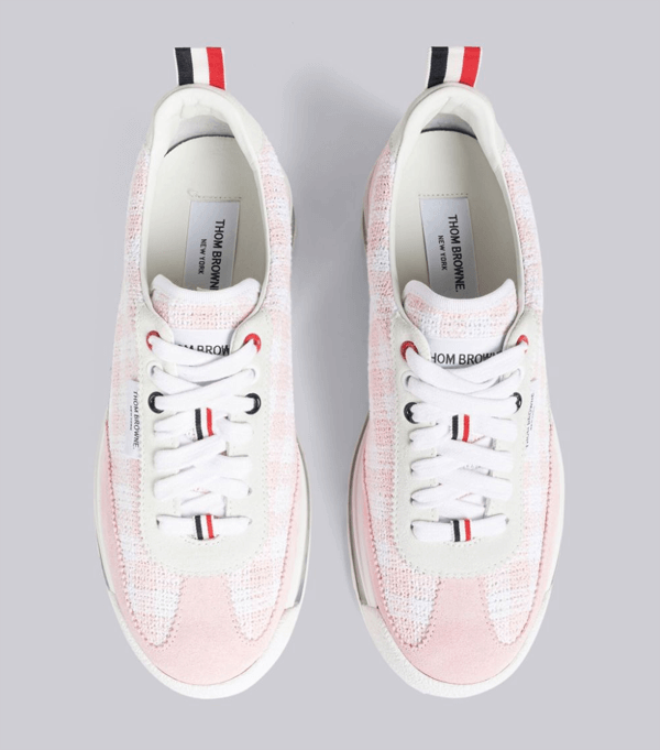 피라미드 게임 장다아 톰브라운 스니커즈