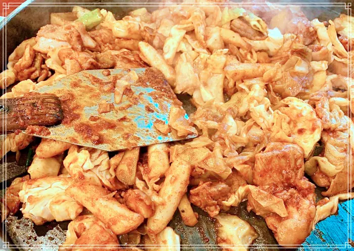 춘천 명동 닭갈비 골목 맛집 철판닭갈비, 막국수