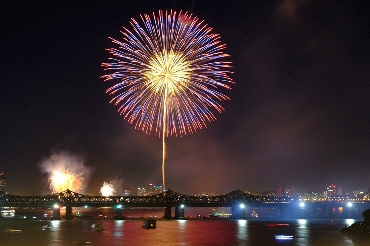 서울세계불꽃축제 2025, 교통통제&middot;관람 꿀팁 총정리 (9월 27일 여의도 한강공원) 관련 사진