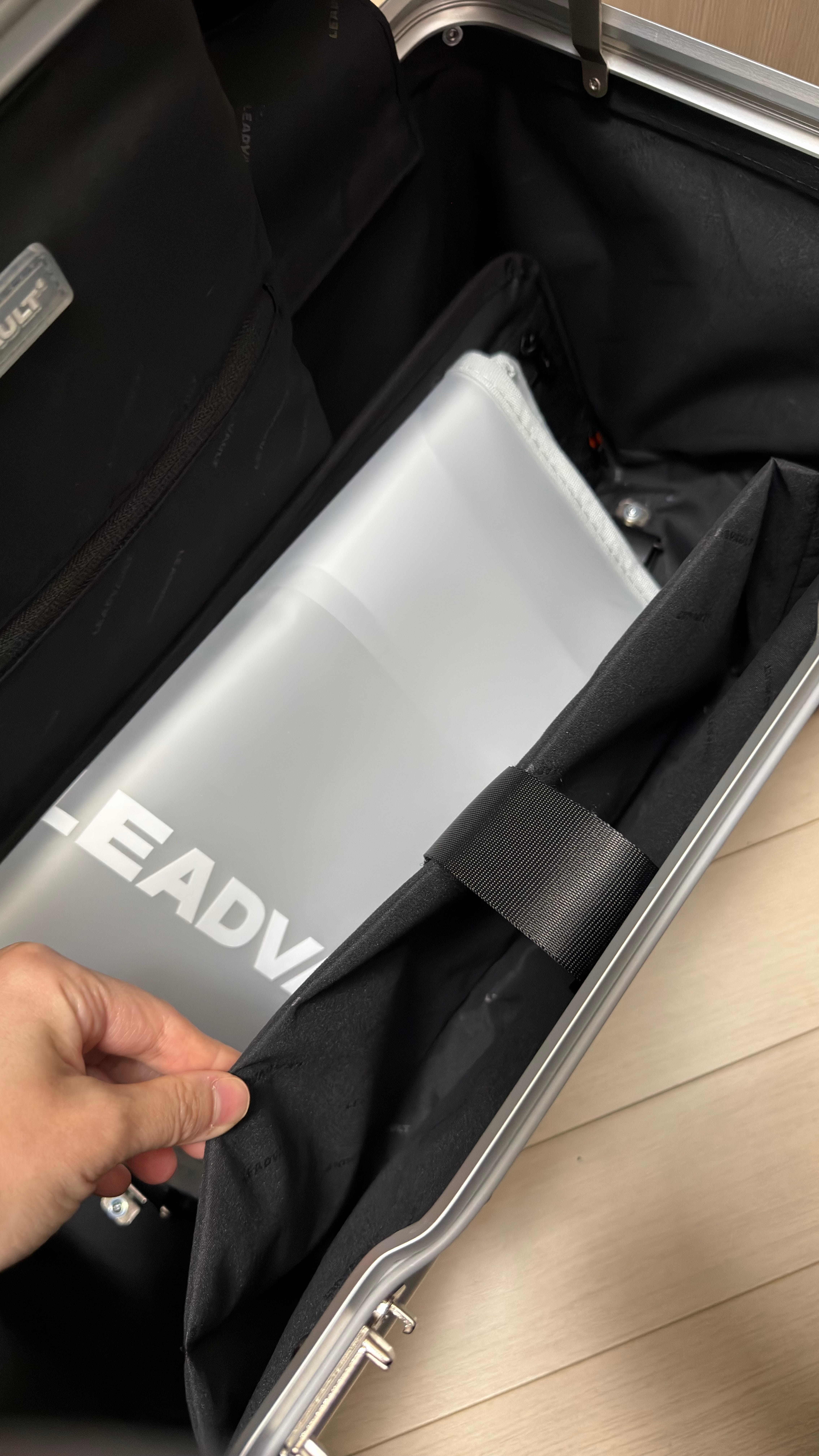 리드볼트 캐리어 플랩