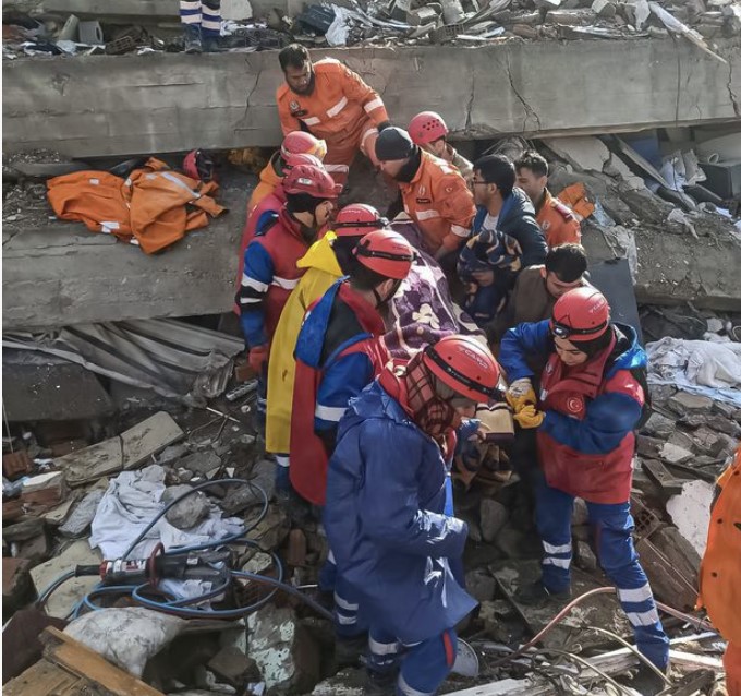 튀르키예-지진-피해-이틀째-사진3