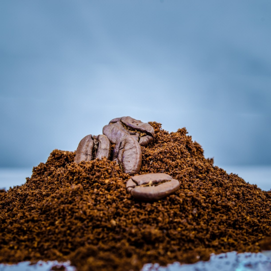 커피 찌꺼기, 그냥 버리지 마세요! - 탈취제, 재활용, 생활 활용법