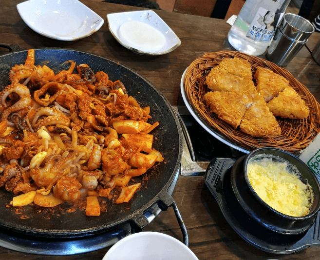 생방송투데이 서울 은평구 쭈꾸미 볶음 한 상 맛집