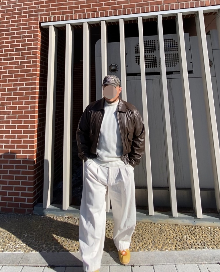 데일리룩('25. 12. 8.)조이스베케이션 카모 밀리터리 볼캡, 스페로네 램스킨 포켓 가죽자켓, 유니클로 모크넥 니트, 무신사스탠다드 벌룬 팬츠, 나이키 코르테즈 레빗 23 SE