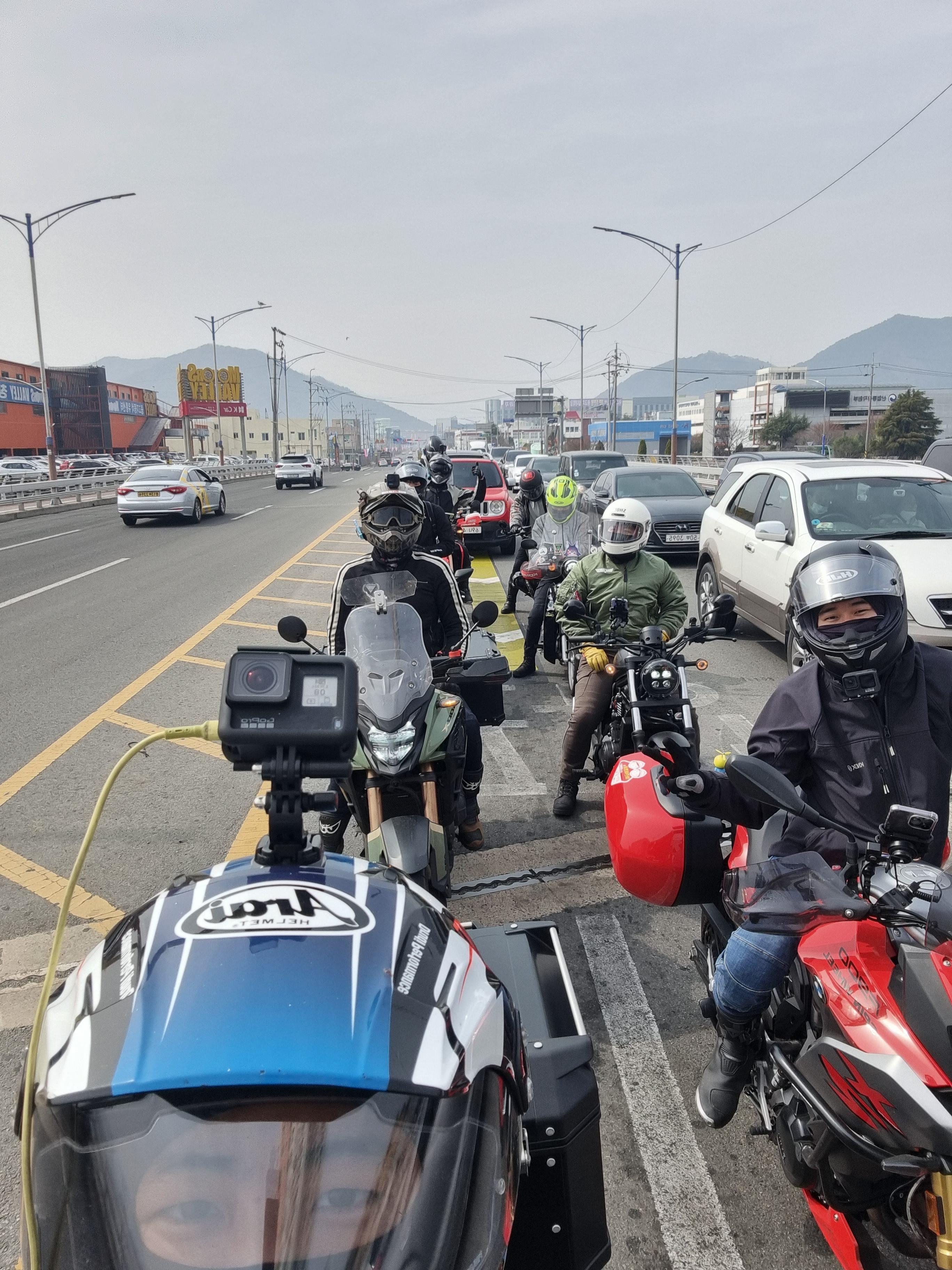 어시장 근처 부둣가