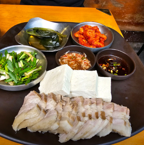 생방송 투데이 서울 종로 두부보쌈 한상