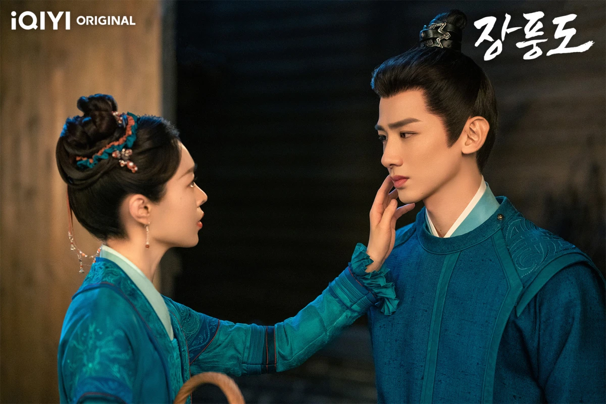 백경정-얼굴에-손을대며-걱정하는-송일(장풍도)