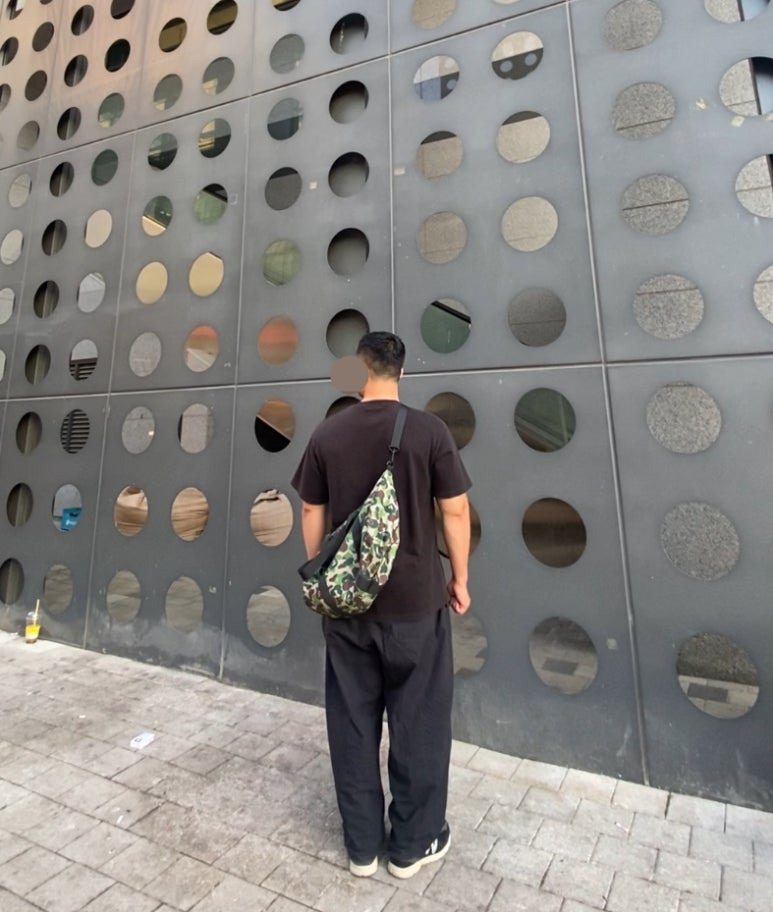 데일리룩('26. 5. 29.)어커버 오버사이즈 반팔 티셔츠, 나이키 오버핏 트레이닝 벌룬팬츠, 뉴발란스 480v5 스니커즈, 베이프 가방 카모 메신저백 크로스백, 서지컬스틸 팔찌