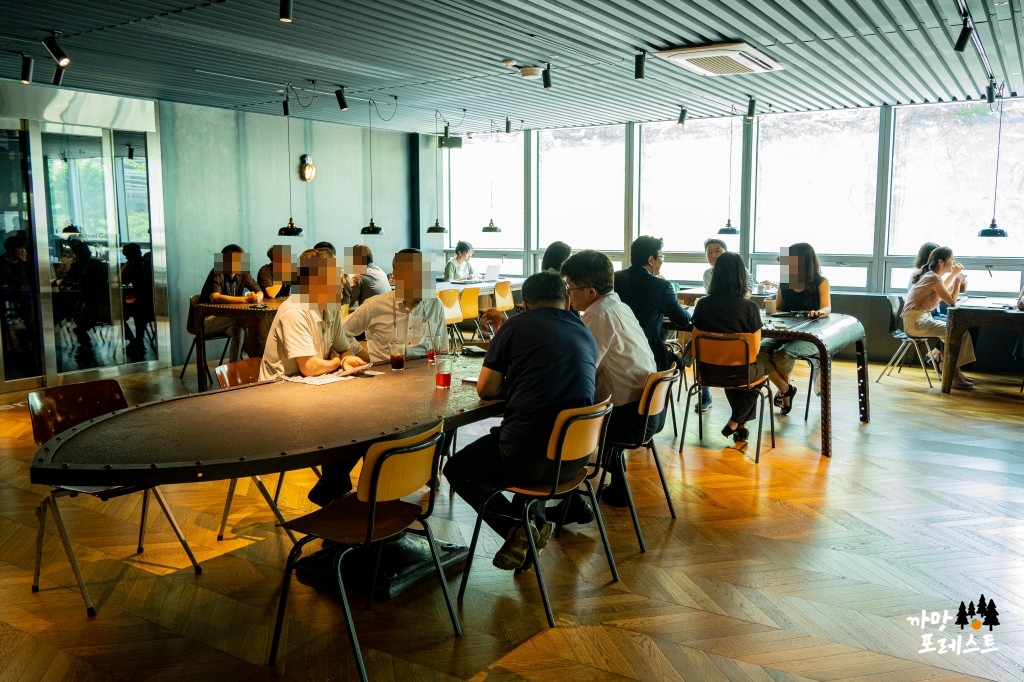 테라로사 포스코센터점 2층 내부