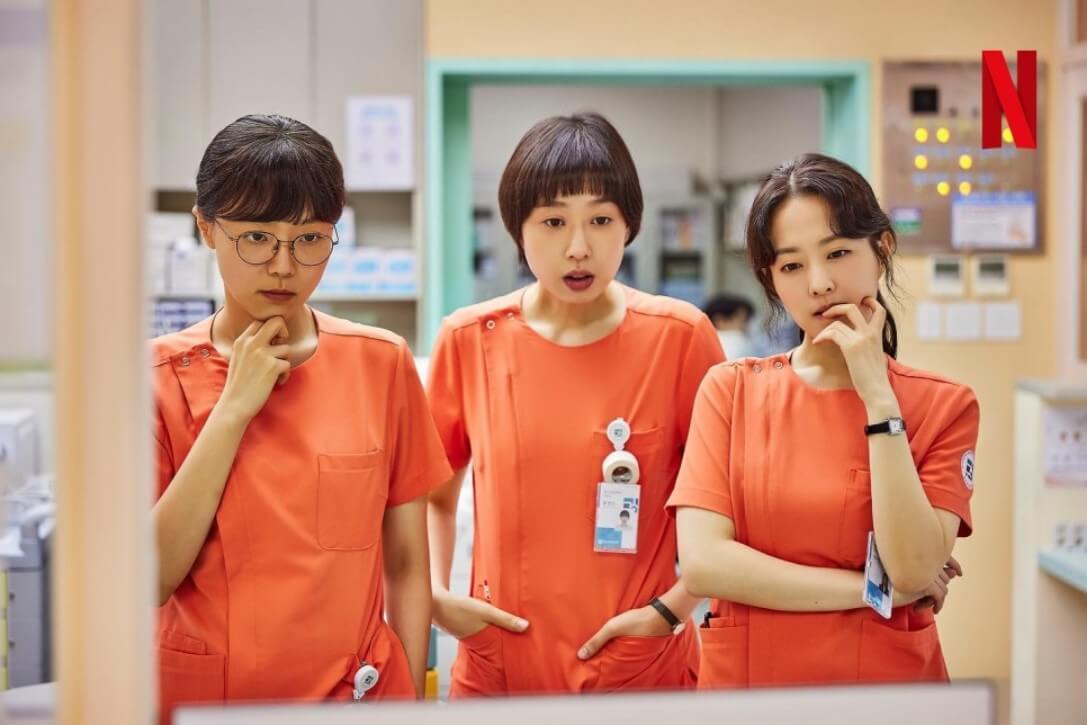 정신병동에도-아침이-와요-심각한-표정의-세명의-여배우