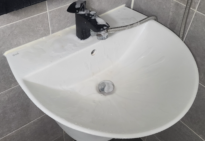 세면대 선반 물때 화장실 청소 유한락스 멀티액션 화장실청소용