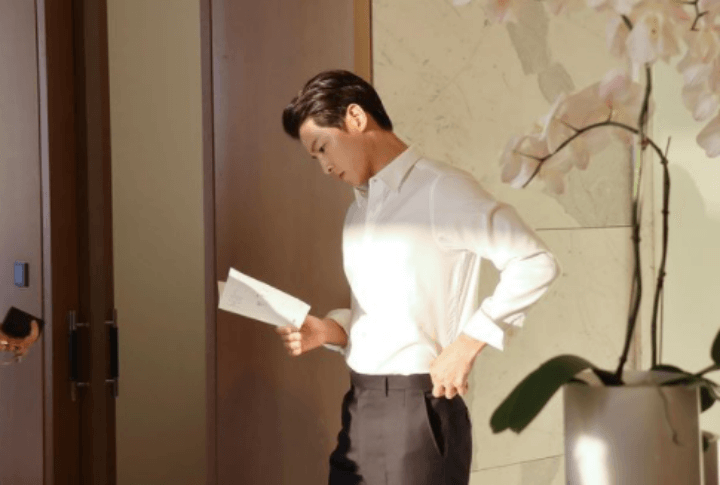 송중기-책-읽는-장면