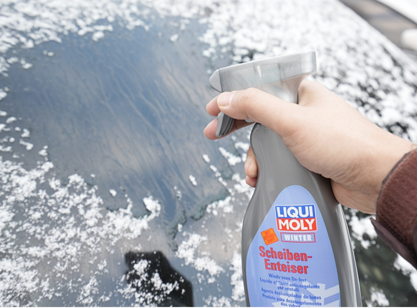 자동차 차유리 성에 제거