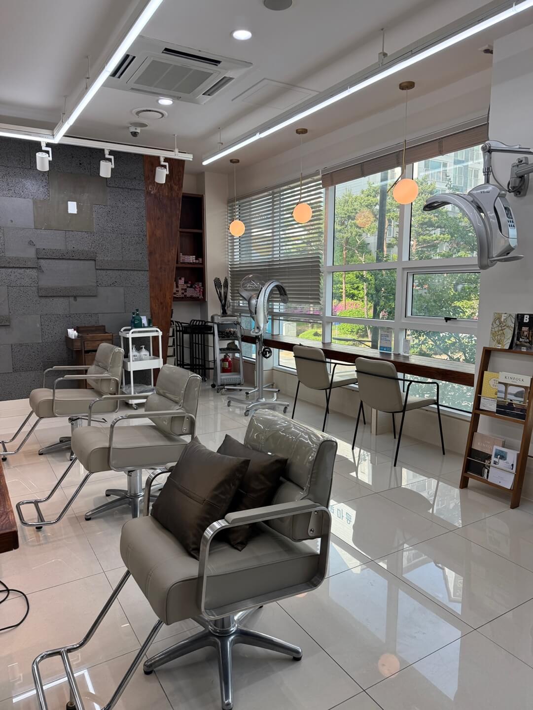 분당 여수동 쉼헤어 내부 모습 좌석 간격 넓은 1인 미용실