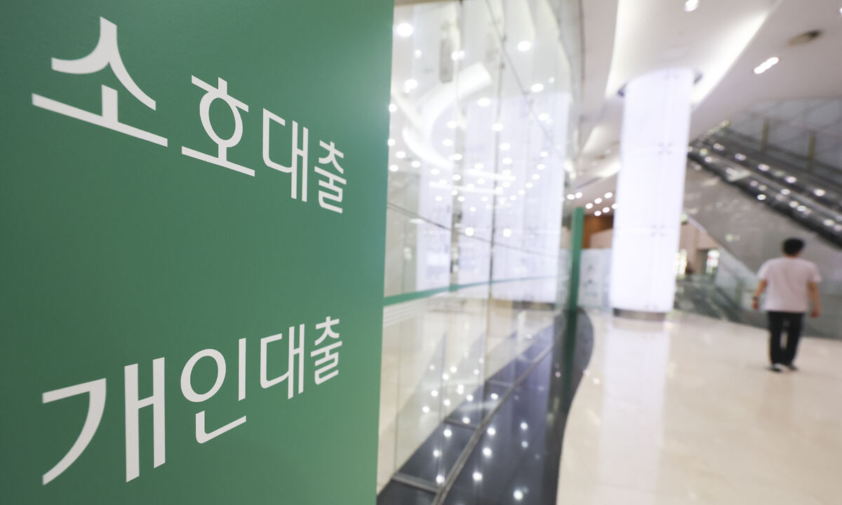 '밑 빠진 독에 물 붓기' 빚 갚느라 돈 없는 우리