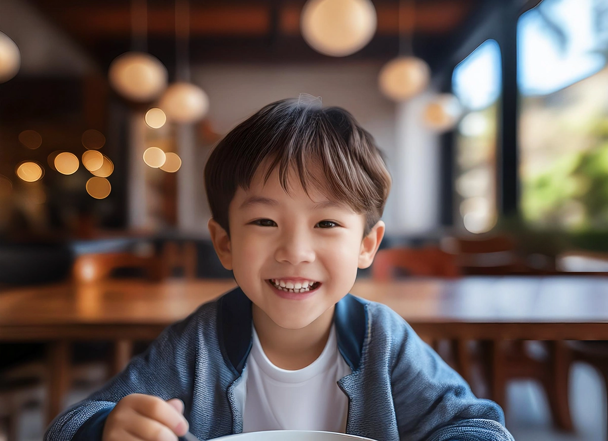 구공족발-먹으며-좋아하는-남자아이